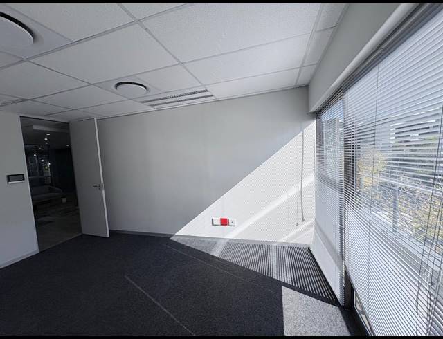 32M² SERVICED OFFICE TO LET IN VORNA VALLEY